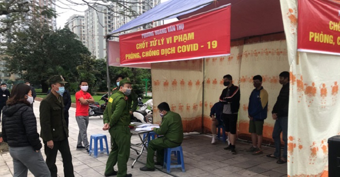 Hà Nội đã lập các chốt để xử lý những trường hợp không chấp hành lệnh cách lý toàn xã hội