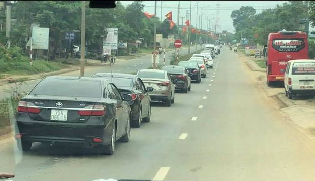 Đoàn xe rước dâu 20 ôtô của con trai phó giám đốc bệnh viện