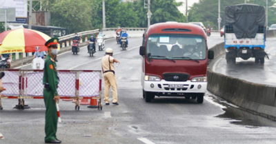 TP HCM: Đưa 2 người Trung Quốc có thân nhiệt 39 độ C đi cách ly