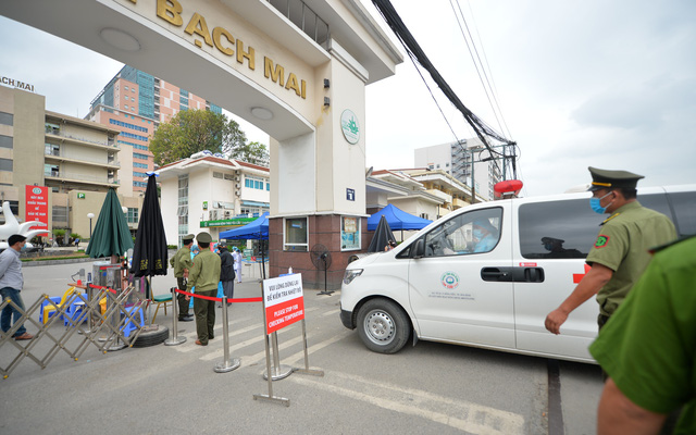 gỡ phong tỏa Bạch Mai