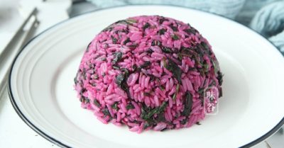 Món cơm rang rau dền màu sắc hấp dẫn, nghe lạ mà ngon