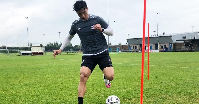 Văn Hậu hẹn Đức Chinh sau 3 tuần nữa sẽ về Việt Nam đá bóng