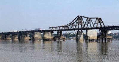 Phát hiện quả bom trên sông Hồng, gần cầu Long Biên