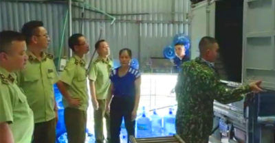 Hãi hùng nước uống đóng bình lọc từ mương thải sinh hoạt bán cho Trường học