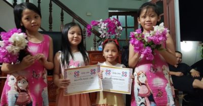 Ông bố tự làm ‘giấy like’ động viên con gái lớp 1