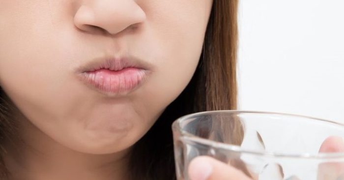 Hôi miệng lâu năm biến mất khi thêm thứ này vào nước để súc miệng