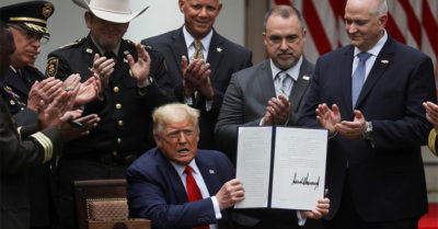 Bầu cử Mỹ 2020: Hiệp hội 1.000 đơn vị cảnh sát ‘bỏ phiếu’ cho Tổng thống Donald Trump