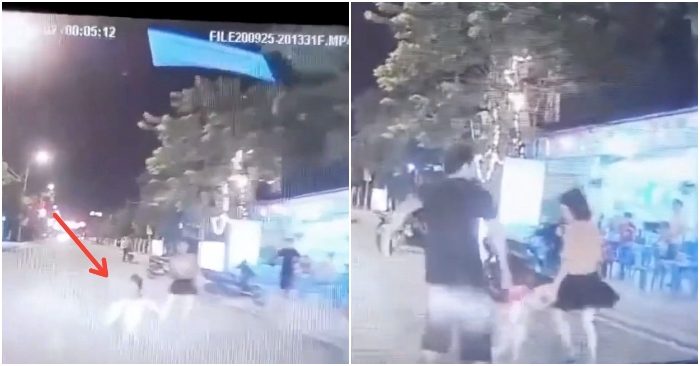 Video bé gái bất ngờ lao thẳng vào đầu ôtô đang chạy