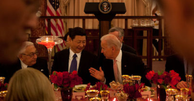 Trump nói Biden: ‘Trung Quốc ăn mất miếng cơm của ông rồi’