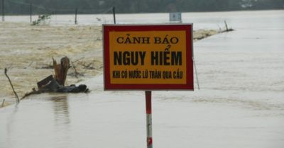 Cố vượt qua đoạn đường ngập sâu, 3 chú cháu ở Nghệ An bị cuốn trôi