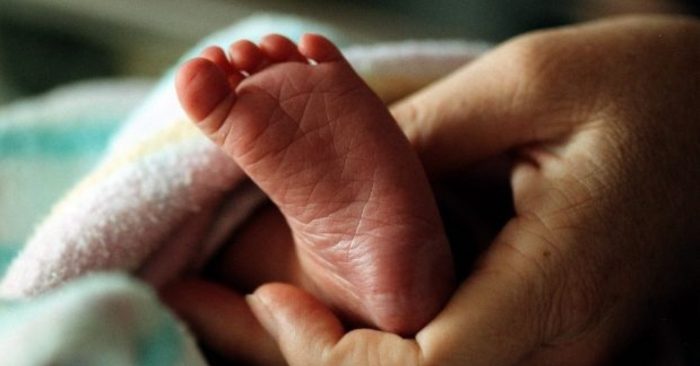 Sau 5 ngày chờ sinh tại bệnh viện thì bất ngờ vỡ ối, cả mẹ và bé không qua khỏi