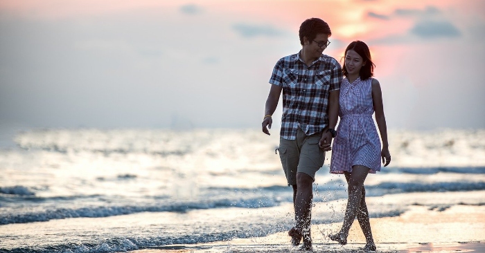 Những lời khen đối với phụ nữ là cây thuốc phiện. Biết rõ có độc, nhưng là muốn ngừng mà không ngừng được.