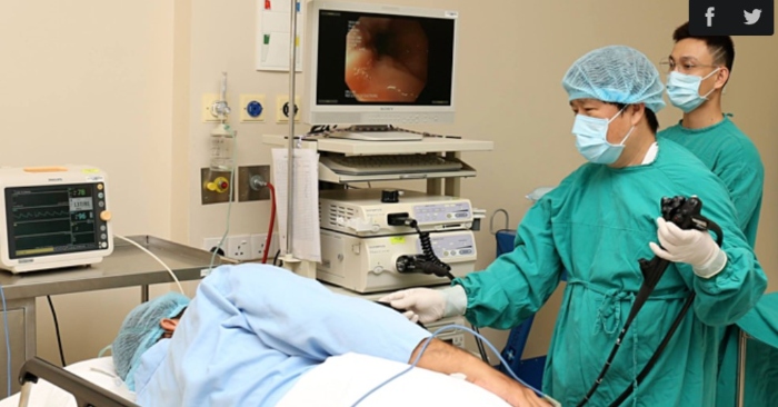 bệnh nhân bj ung thư đại trực tràng và bác sĩ
