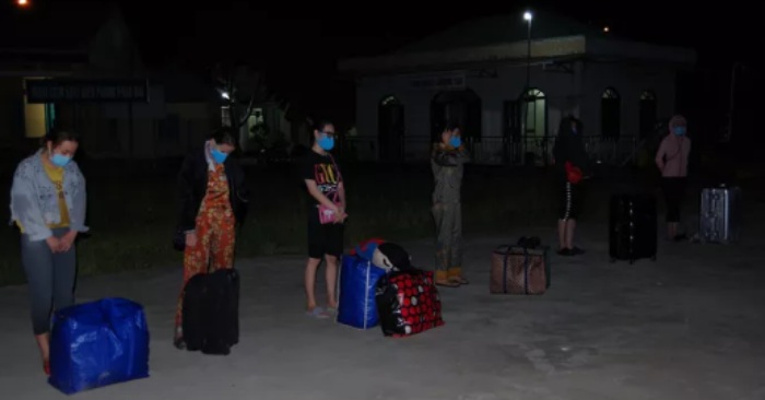 trốn cách ly
