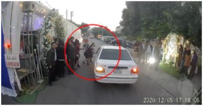 Clip: Rạp đám cưới chiếm nửa đường, khách mời bất ngờ đi ra suýt báo hại tài xế