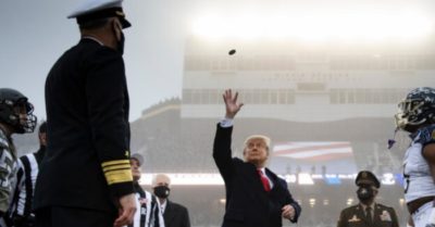 Hình ảnh đẹp Tổng thống Trump tham dự trận đấu bóng giữa Lục quân và Hải quân Hoa Kỳ