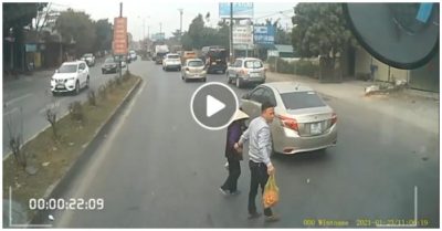 Video dừng xe dắt cụ bà qua đường, tài xế nhận ‘mưa tim’ từ cư dân mạng
