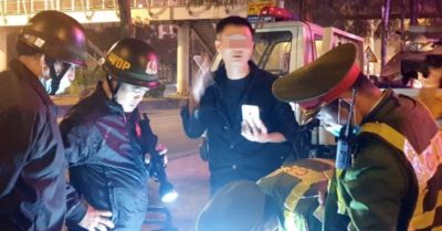 Tài xế ôtô bán tải livestream hơn 3 giờ, không chịu đo nồng độ cồn