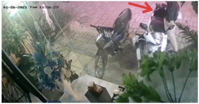 Video đứng nghe điện thoại, cô gái bị giật túi xách chứa 50 triệu đồng