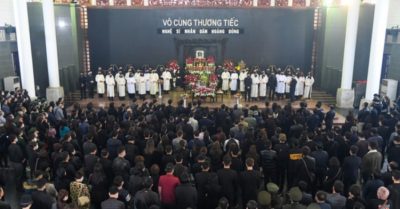 Nghệ sĩ, người người hâm mộ tiễn đưa NSND Hoàng Dũng