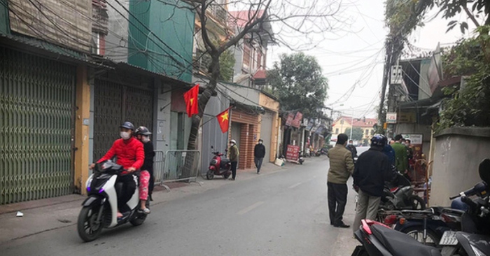 Lực lượng chức năng phong tỏa nơi ở của bệnh nhân tại Nam Từ Liêm.