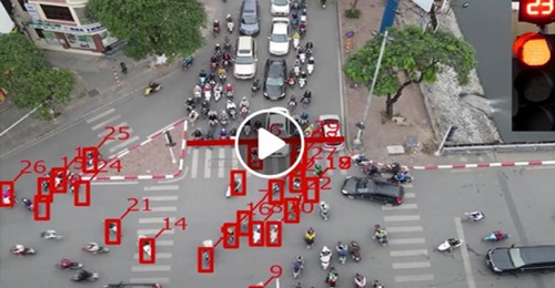 87 xe gắn máy, ôtô vượt đèn đỏ trong chưa đầy 2 phút tại một ngã tư Hà Nội