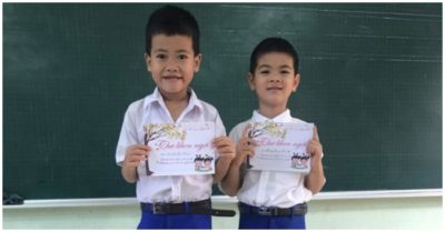 2 học sinh lớp 1 nhặt được gần 30 triệu đồng, trả lại người đánh rơi