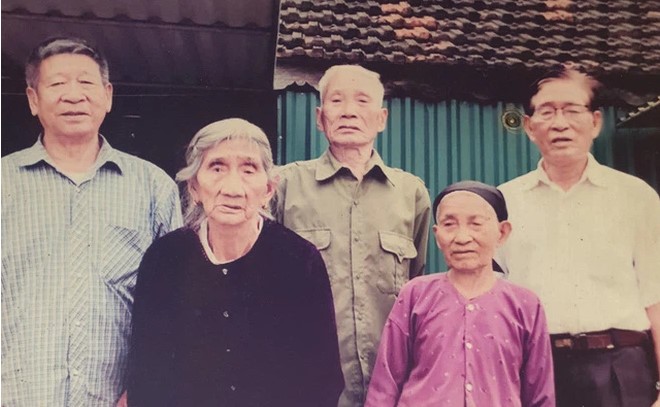 Dù tuổi cao nhưng 5 chị em cụ Chinh vẫn minh mẫn..jpg