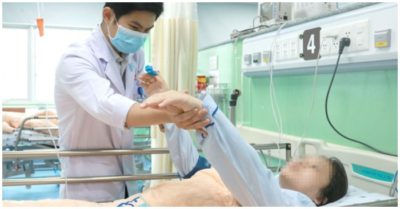 Đang ăn cơm sản phụ đột nhiên méo mặt, liệt nửa người rồi hôn mê