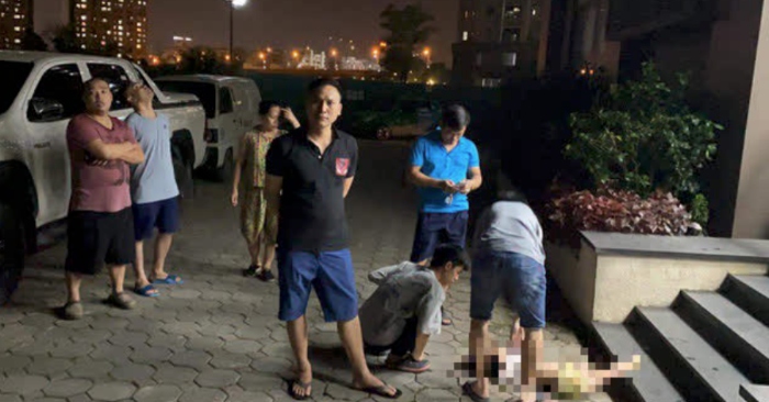 bé gái 4 tuổi rơi tòa chung cư