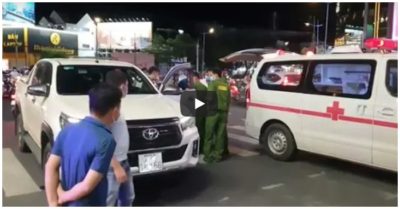 Video phá cửa ‘giải cứu’ tài xế gục bên trong ôtô còn nổ máy