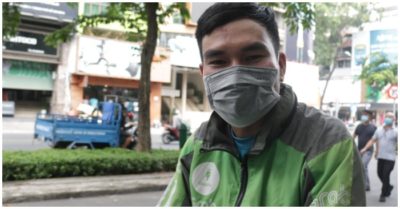 Anh xe ôm dễ thương từ chối nhận tiền cước của bác sĩ: ‘Mình chỉ sợ mọi người xa lánh họ’