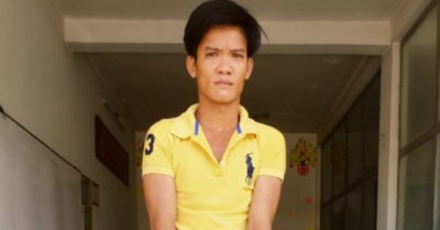 Đến tòa nhận bản án tiện tay lẻn vào phòng thư kí trộm tiền