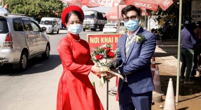 cưới tại chốt kiểm dịch