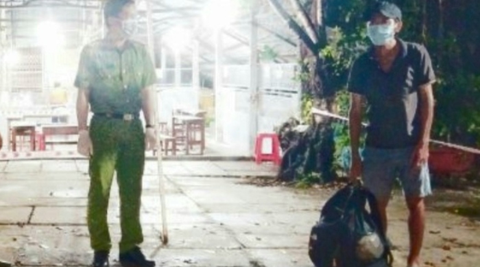 đi bộ về quê cà mau