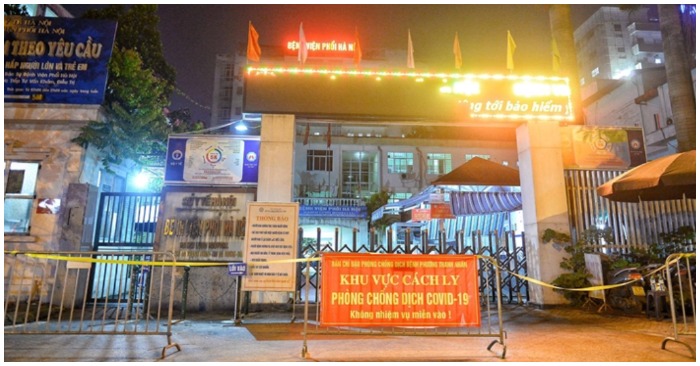 Bệnh viện phổi Hà Nội đã được chăng dây phong toả ngay trong tối 25/7 (ảnh chụp màn hình trên báo VTCNews).