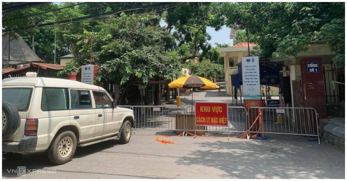 Phong tỏa tạm thời Bệnh viện Đa khoa Chương Mỹ (ảnh chụp màn hình trên báo VnExpress).