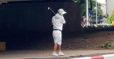Tập golf ở chân cầu vượt, người đàn ông bị phạt 1 triệu đồng
