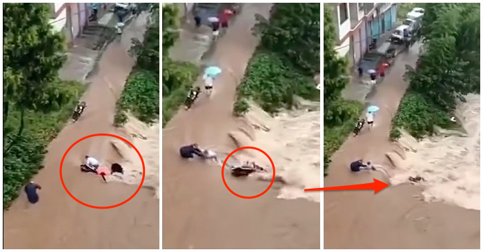 Video lũ lụt ở Tứ Xuyên: Nước dâng hết tầng 1, sóng cuộn như sông