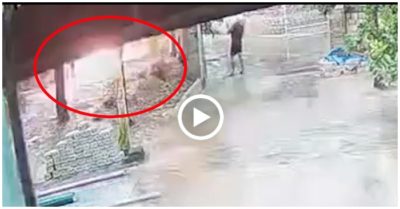 Video: Khoảnh khắc sét đánh tóe lửa, người đàn ông đứng cách 3m thoát nạn