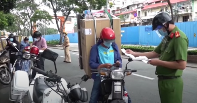 TP.HCM không thiếu hàng: ‘Shipper mất việc khi xã hội rất cần lực lượng này’