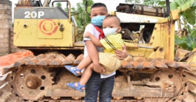 Học trò lớp 4 kịp thời cứu bé 2 tuổi rơi xuống ao: ‘Em cầm chân em bé kéo vào’