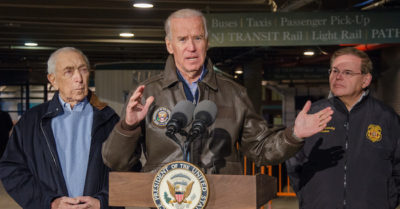 Tin thế giới 21/9: Mỹ tăng 733% mức trần người tị nạn; Chuyên gia luật kêu gọi ông Biden ‘làm điều đúng đắn’