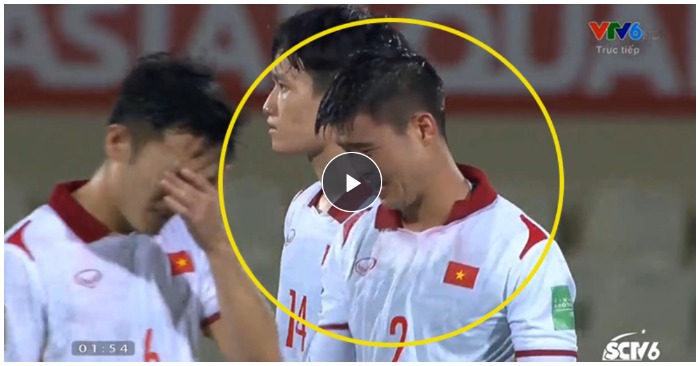 cầu thủ khóc