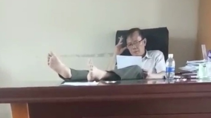 đình chỉ công tác