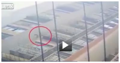 Video: Rơi từ tầng 26, bé gái vẫn đứng dậy đi lại bình thường