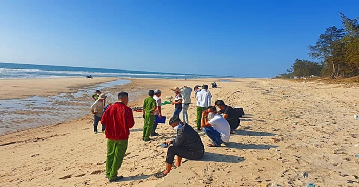 nu sinh gap nan
