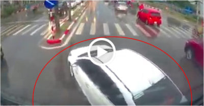 Video: Tạt đầu xe đầu kéo, ôtô 5 chỗ bị húc xoay 180 độ, nằm trọn trên dải phân cách